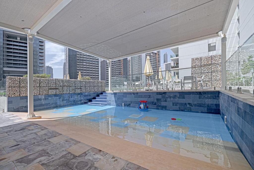 Fantastic One Bedroom Apartment With Burj-Khalifa View Dubai Dış mekan fotoğraf